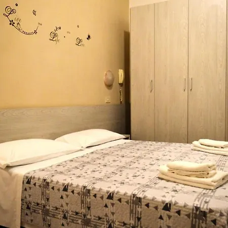 In Guest - New Cirene Double Comfort Affittacamere *