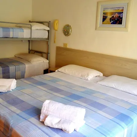 In Guest - New Cirene Double Comfort Affittacamere *