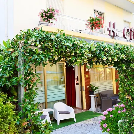 In Guest - New Cirene Double Comfort Pensión Rímini